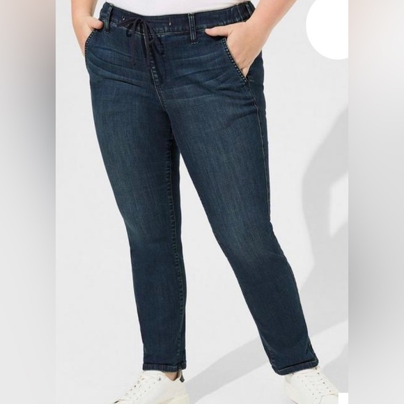 Torrid Pull-On Weekend Straight Super Soft Mid-Rise Jean - Picture 3 of 5